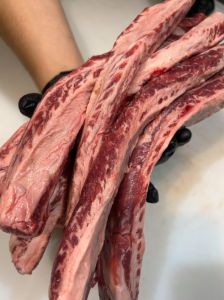 冰冻牛肋条可以直接焯水吗_解冻冷藏牛肋条，焯水去腥提味