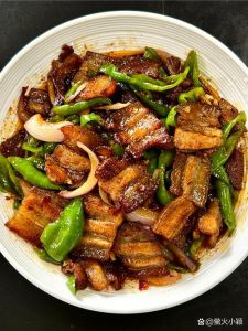 五花肉回锅肉做法_回锅肉15分钟搞定，肥而不腻超下饭！