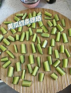 酱小黄瓜为什么要腌制一周_腌黄瓜一周成美味，酸爽酱香待品尝！