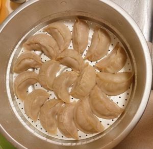 蒸饺子一般需要多久_蒸饺多久熟？8-15分钟速成技巧