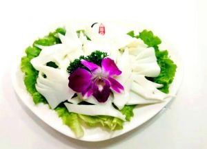 黄喉是哪个部位的肉_猪牛血管好食材，脆韧营养适合火锅