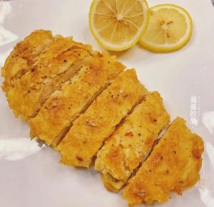 鸡胸肉煎几分钟能熟_腌制和火候决定煎鸡胸肉时间，减脂期好选择