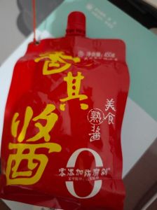 香其酱和东北大酱的区别_东北大酱风味多样，口感丰富，选择香其太阳岛宝泉等品牌，满足你的味蕾需求