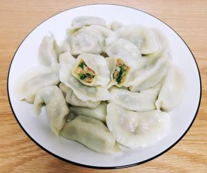 韭菜虾仁饺子馅做法_韭菜虾仁饺子，锁水入味，美味分享！