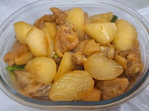 白萝卜炖猪蹄正确方法_皮薄肉厚猪蹄配白萝卜，炖出团圆好味道