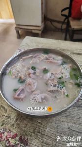 羊双肠是哪个部位_开封特色小吃羊双肠，11元尝地道羊肉汤！