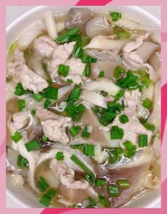 平菇肉片汤的家常做法_平菇肉片汤，家常美味简单做