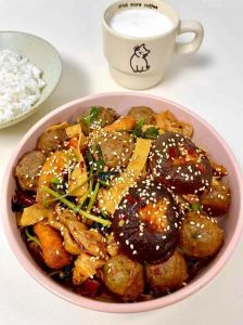 虾仁牛肉丸子堡的做法_汉堡肉饼鲜又香，配可乐夜宵绝配！
