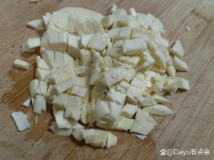 冬笋要焯水后还要泡吗_炒粉条炒肉丝杏鲍菇腊肉，营养又暖心
