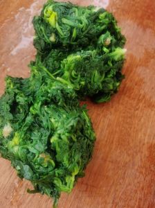 荠菜虾仁饺子馅的做法_鲜嫩弹牙，简单美味！