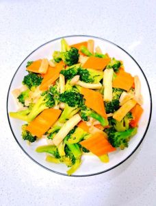海鲜菇正宗家常做法_海鲜菇炒肉末，汤汁鲜美做法简单