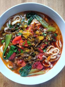 干酸菜面条的家常做法_酸菜炒面，酸爽开胃，做法简单