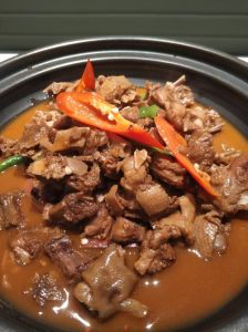 广东焖鸭的正宗做法_柱侯酱焖出醇香酥烂