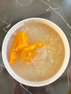 地瓜粥的做法_暖心地瓜粥，家常美味，做法多样！