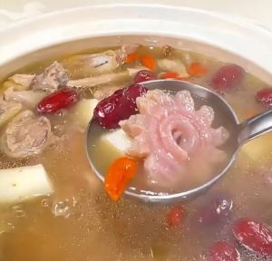 炖牛鞭的正宗做法_牛鞭去腥红烧做法，步骤简单易学