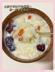 家常银耳莲子羹做法_滋润养颜甜品，家常美味！
