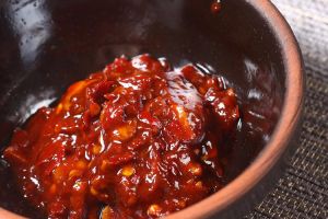 黄豆酱跟豆瓣酱一样吗_豆瓣酱黄豆酱有啥区别？