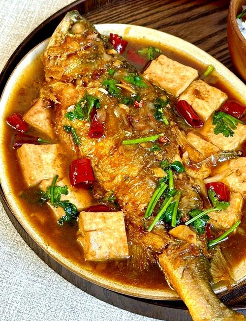 广西豆腐焖鱼的做法_龙江边酸辣黄豆焖鱼仔，千年古城滋味难忘