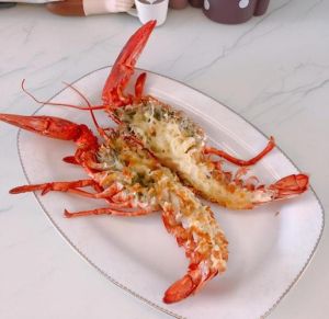 芝士龙虾做法烤箱_芝士烤龙虾，鲜嫩美味做法分享