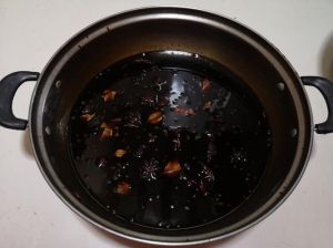 酱肉时红曲米是直接放锅里吗_红曲米调酱肉色，保鲜又增味