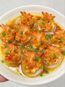 家常版蒜蓉开背虾做法_蒜蓉开背虾，鲜美家常菜，简单又入味！