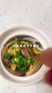 瓦罐汤最简单做法_瓦罐汤在家做简单，砂锅慢炖鲜又香