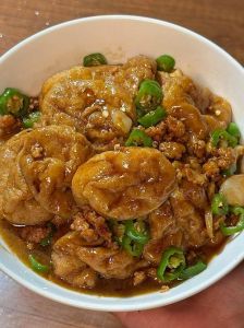 豆腐泡炒肉家常做法_家常美味，简单又暖心
