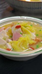 扇贝三鲜汤的做法_豆腐白贝角瓜，鲜美开胃