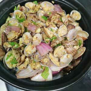 海鲜粉丝煲的做法_海鲜粉丝煲，鲜美家常味！