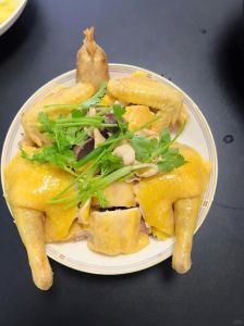 白斩鸡的正确做法_选鸡煮法蘸料全知道