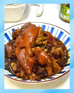 卤猪蹄膀家常做法_电饭煲简单卤出软糯香