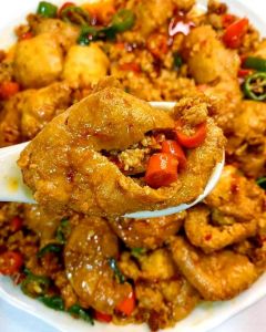 油豆腐炒肉家常做法_家常豆腐炒肉，香浓入味暖心胃