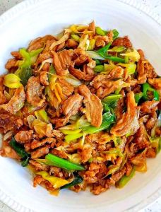 羊肉炒白菜的家常做法_羊肉炒白菜，鲜嫩爽口做法