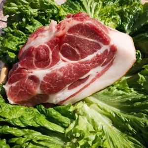 梅花肉是猪身上的哪个部位_肥瘦相间，鲜嫩多汁，煎炒皆宜！