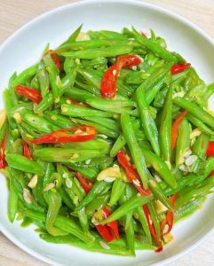 素炒青豆的做法大全_青豆炒胡萝卜，简单美味家常菜