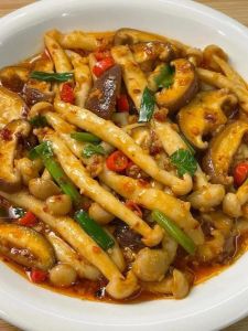 海鲜菇包饺子的做法_菠菜汁面饺子，海鲜三鲜馅，茴香叶蒸饺新做法