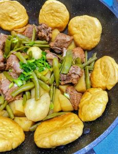 辣排骨炖豆角的做法大全_家常红烧排骨焖四季豆