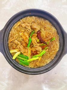 砂锅粉丝煲的家常做法_砂锅牛肉粉丝煲，暖身美味家常菜