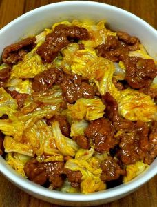 大白菜烧牛肉的做法_家常美味，暖心回忆！