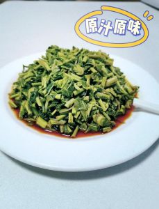 腌香椿正宗腌制方法_腌香椿选对法，简单保长久