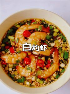 煮虾放什么调料_姜葱少放，酒盐适量，别煮老
