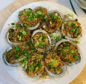 蒸鲍鱼的做法蒜蓉几分钟_蒸鲍鱼虾要掌握火候时间，口感更鲜嫩