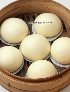 馒头冷水上锅二次醒发几分钟_蒸馒头要暄软，醒发排气再蒸，焖几分钟不回缩！