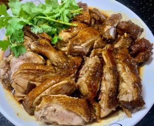 炒腊鸭的做法大全家常_腊鸭炒芹菜，家常美味，香到邻居都来学！