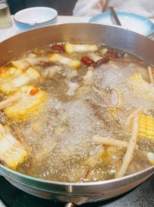 广东打边炉鸡锅的做法_鸡汤鲜醇，暖胃又暖心