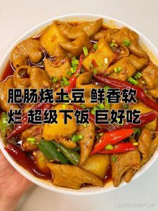 猪大肠烫火锅怎么腌制_清洗猪大肠加盐醋揉搓去腥，馅料用肉末猪肝加调料腌制，灌肠衣蒸熟可做脆皮或熏制，腊肠风干冷藏切片蒸炸炒