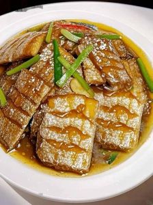 红烧刀鱼做法大全家常_金黄酥脆，酱香浓郁，下饭美味！