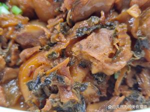 梅菜猪肘子的家常做法_香脆入味家常菜