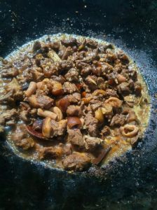 狗肉炖酸菜的做法_酸菜炖狗肉，选对肉和做法，鲜嫩开胃！