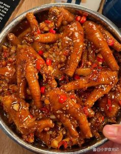 鸡爪的10个家常做法_酸辣泡椒鸡爪，家常美味，舌尖探索！